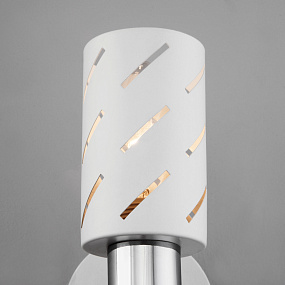 Настенный светильник с поворотным плафоном Eurosvet Fente 20090/1 белый/хром