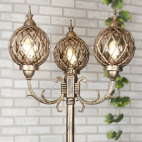 Уличный трехрожковый светильник на столбе Elektrostandard Sirius F/3 черное золото