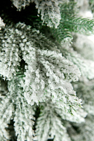 Ель CRYSTAL TREES ЭМИЛИ зеленая в снегу 120 см. KP4612S