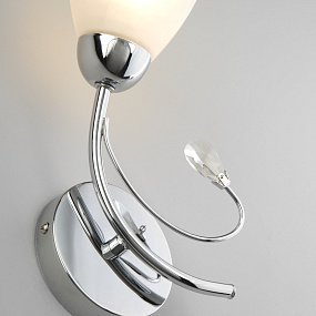 Настенный светильник со стеклянным плафоном Eurosvet Priya 30169/1 хром