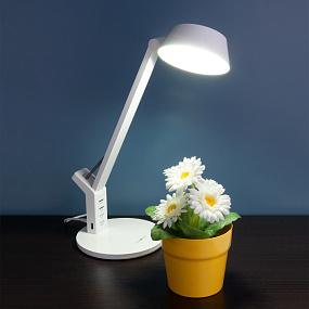 Светодиодная настольная лампа с сенсорным управлением Eurosvet Slink 80426/1 белый